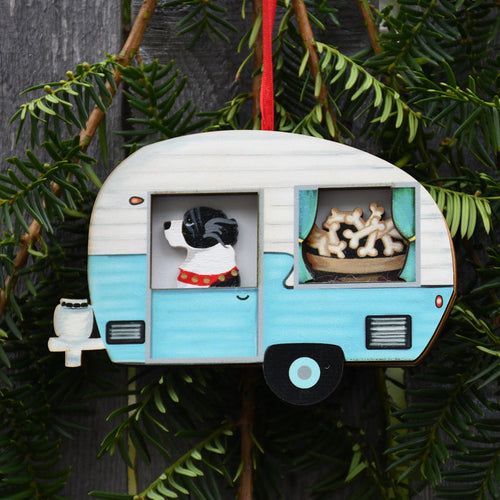 Retro Trailer with Landseer Ornament