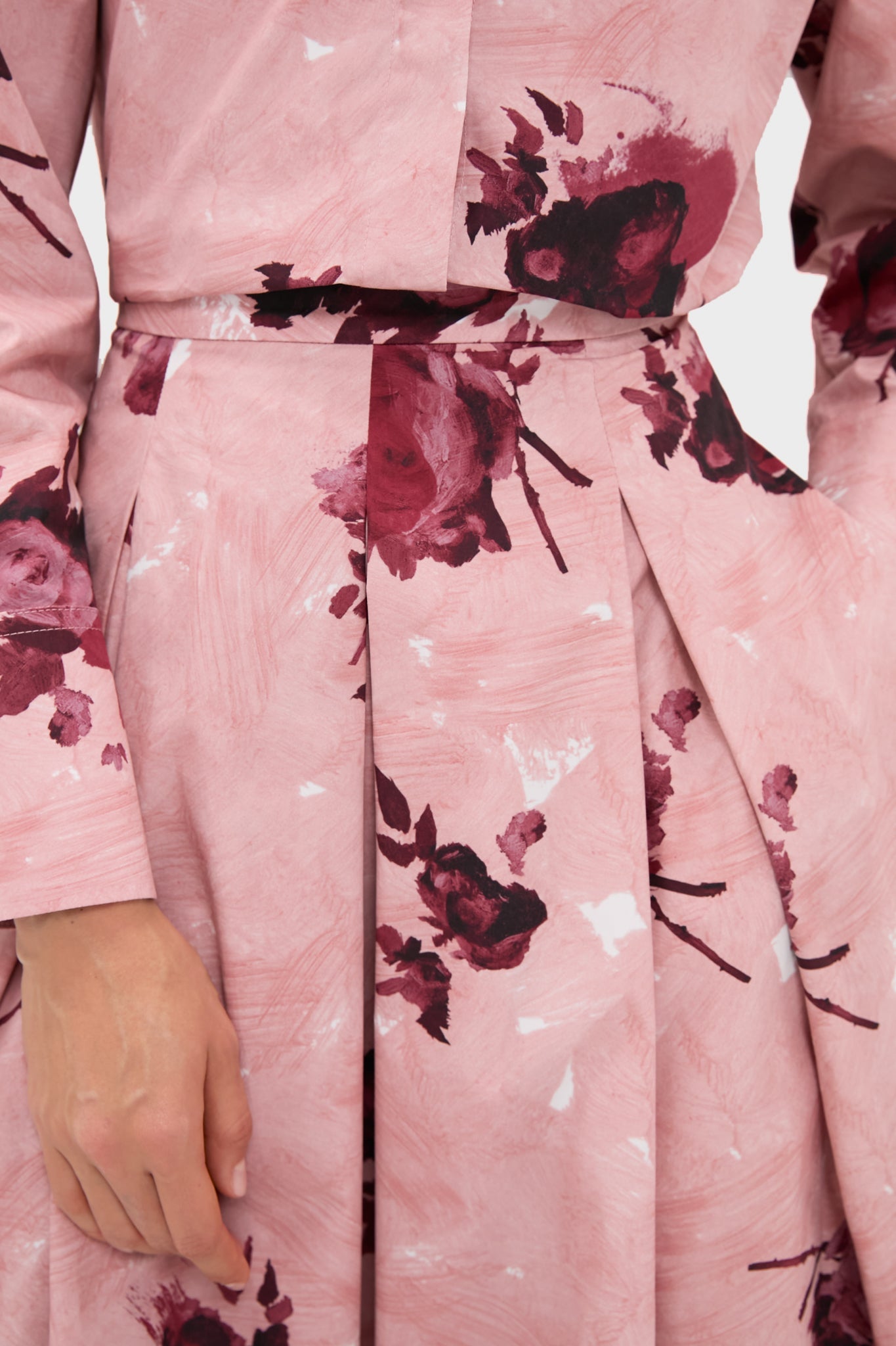 Abstract Rose Slipper Pink Pleated Midi Skirt